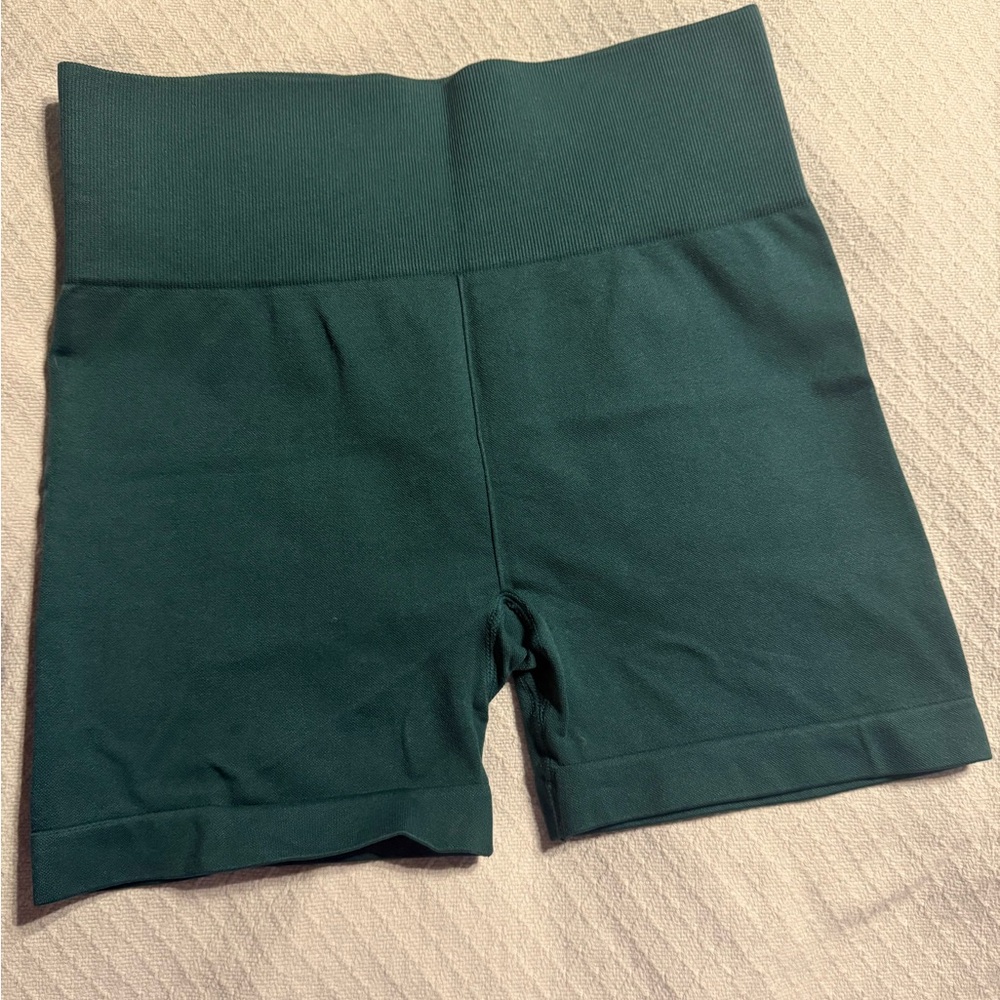 ZYIA-Women's Green High-Waisted Shorts